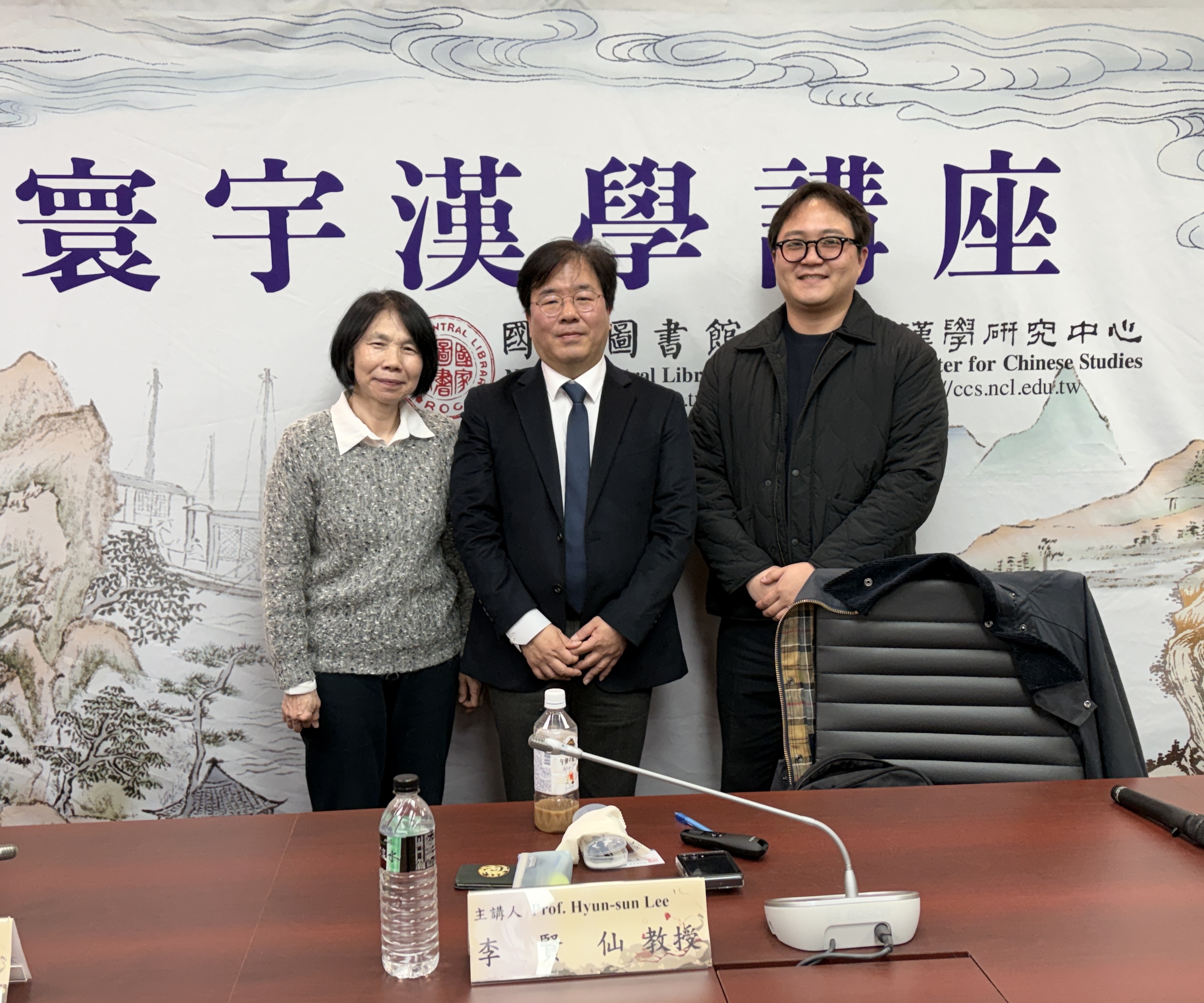 （前排左起）：林月惠研究員、李賢仙教授、河孝宣先生