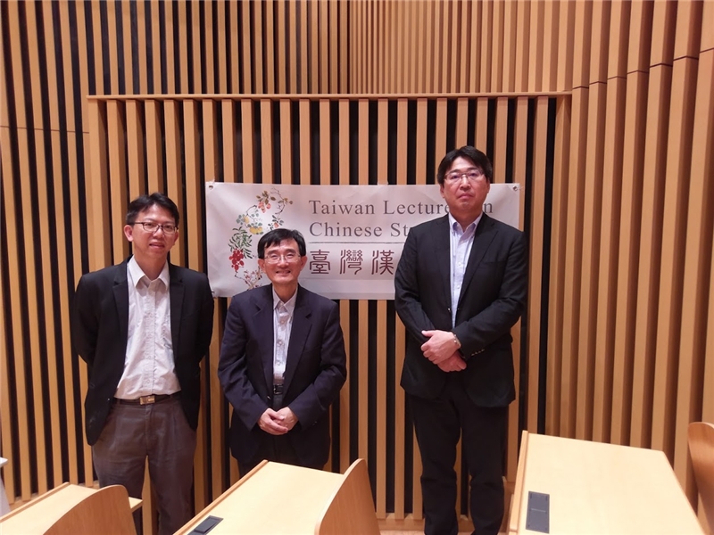 左起：黃文德組長、薛化元教授、川島真教授