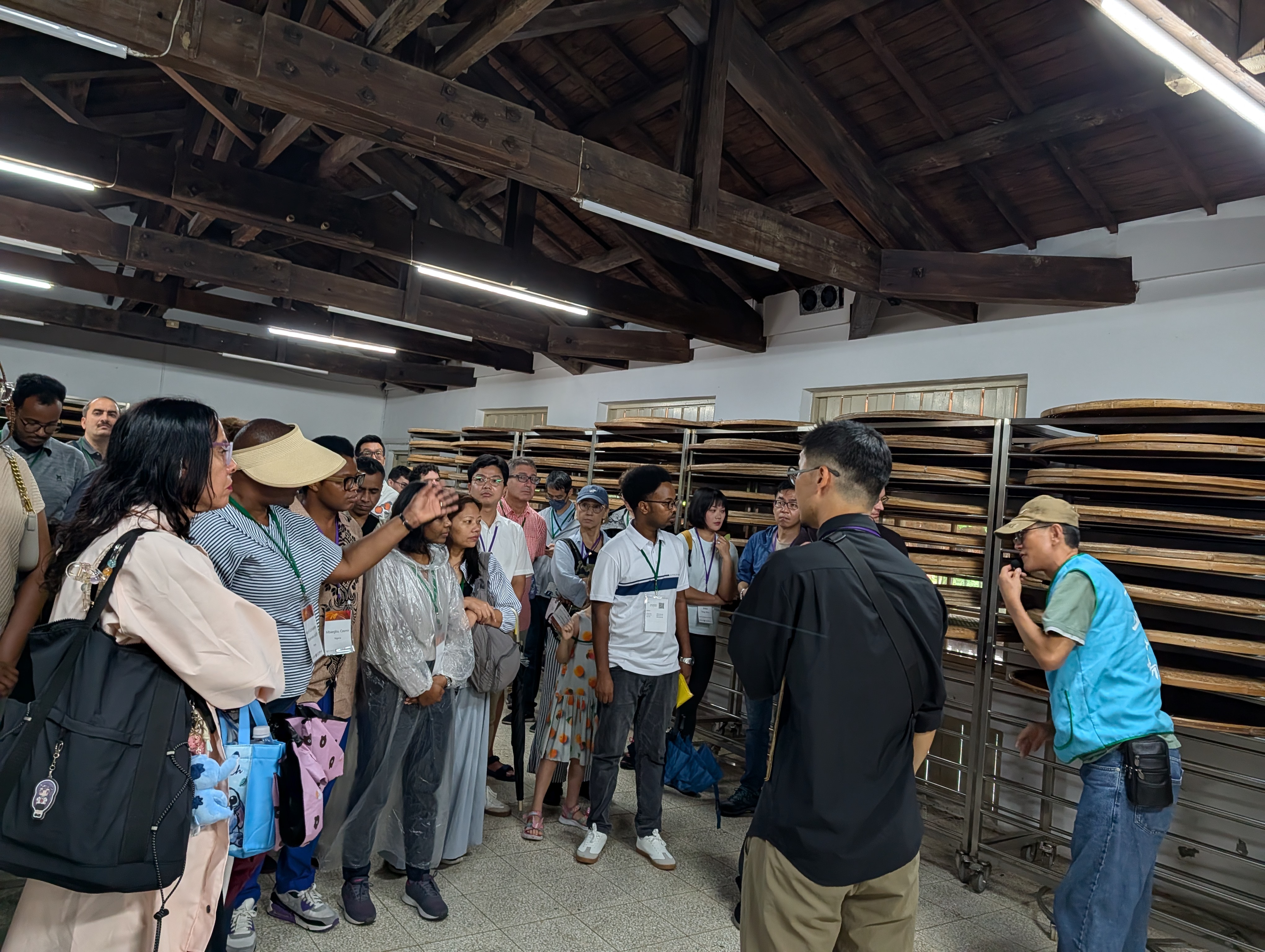 Learn about tea making with scholars