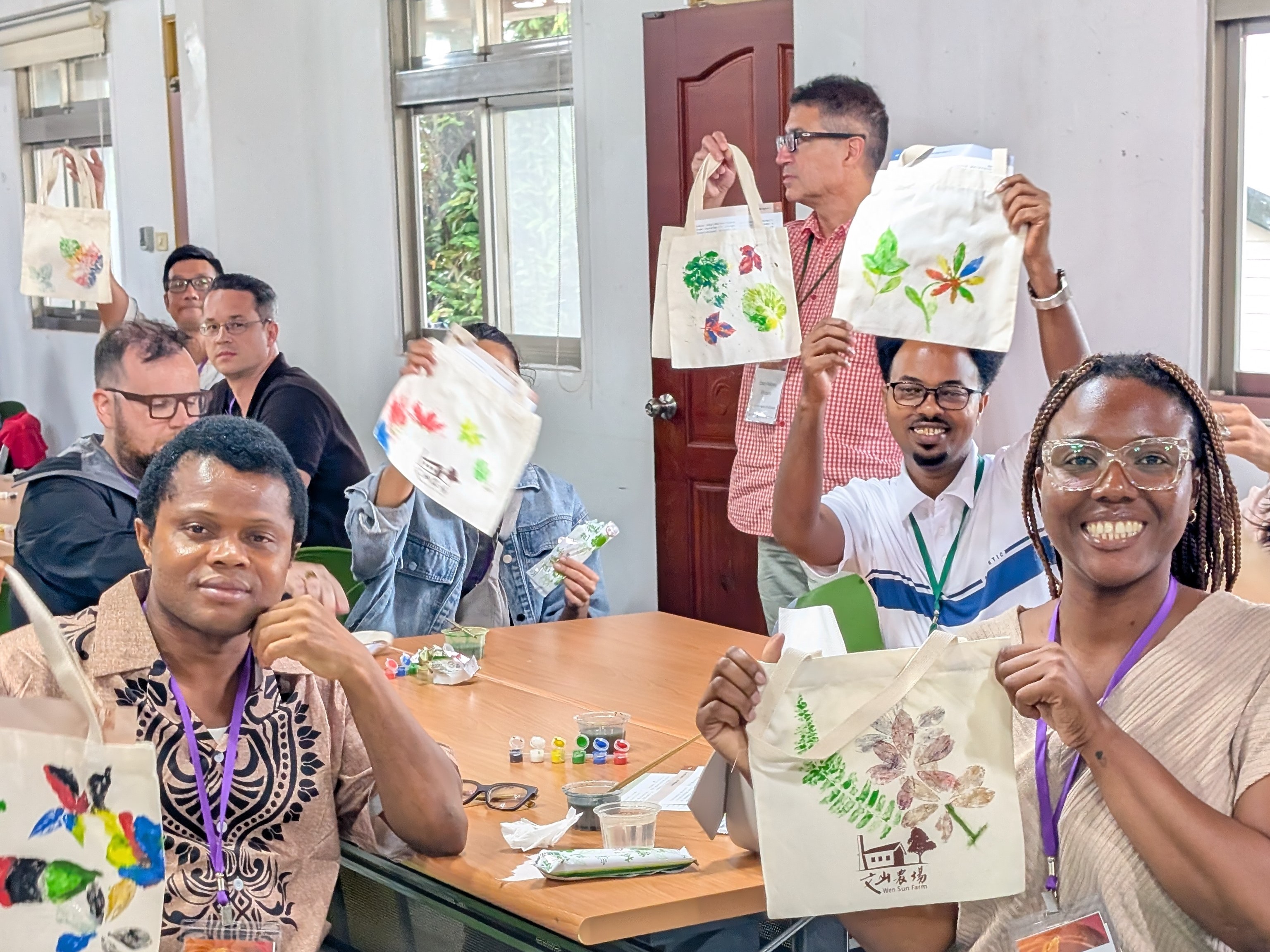 Leaf printing experience with scholars