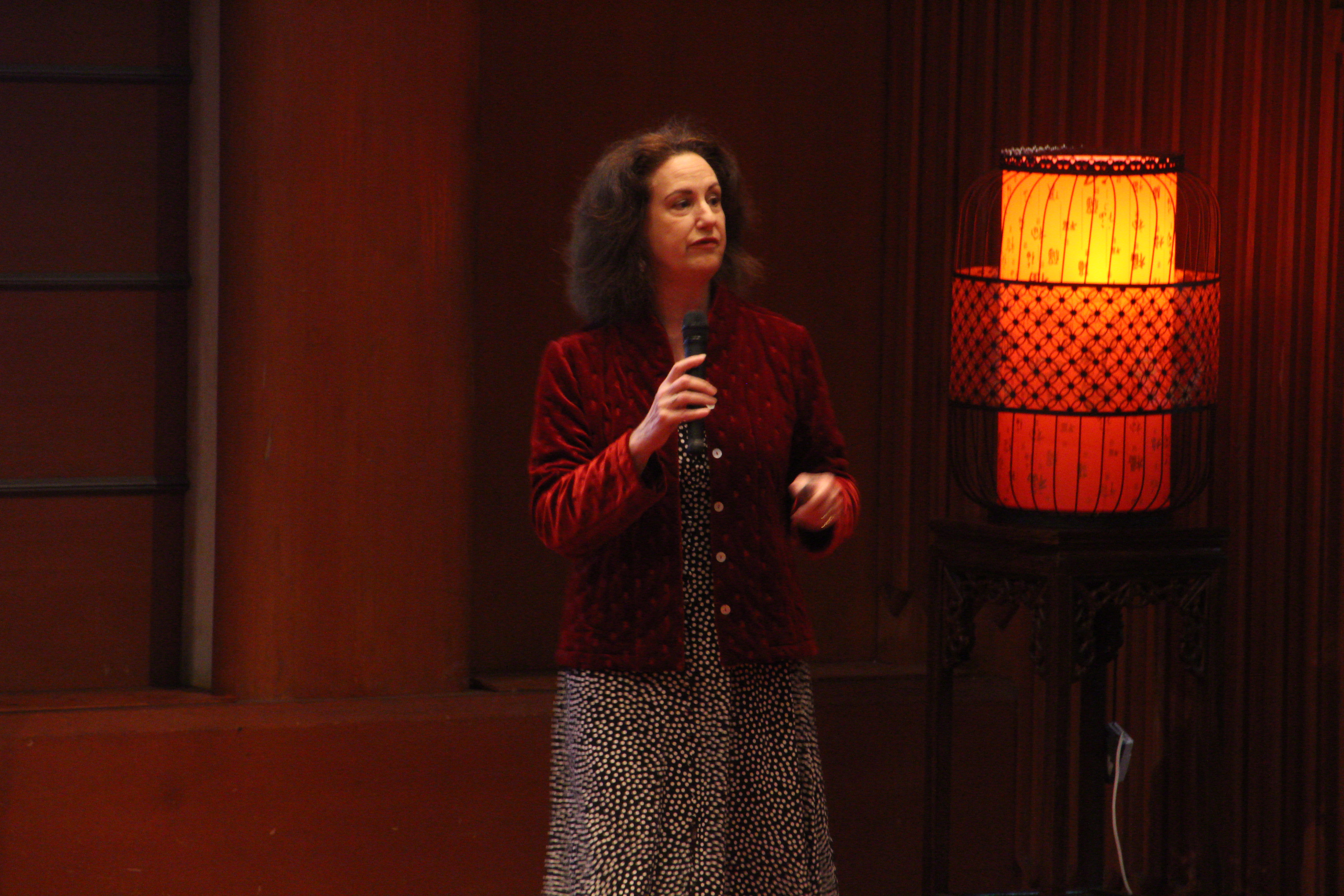 藍若思教授進行研究經驗分享