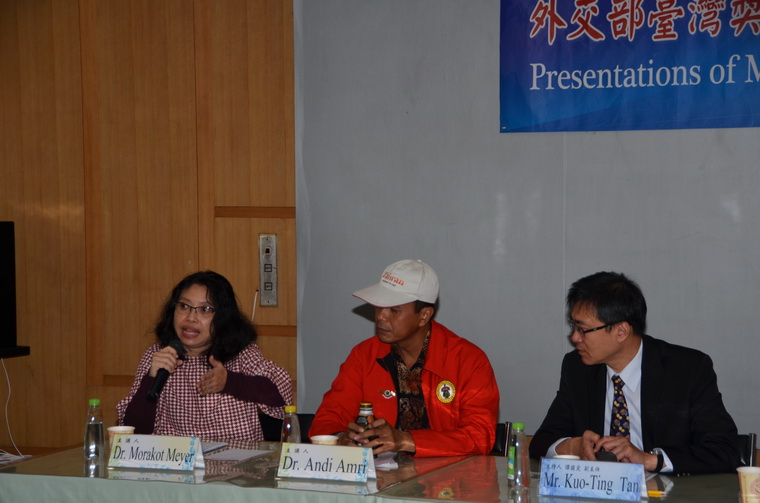 左起：MORAKOT MEYER博士、ANDI AMRI博士、譚國定副主任