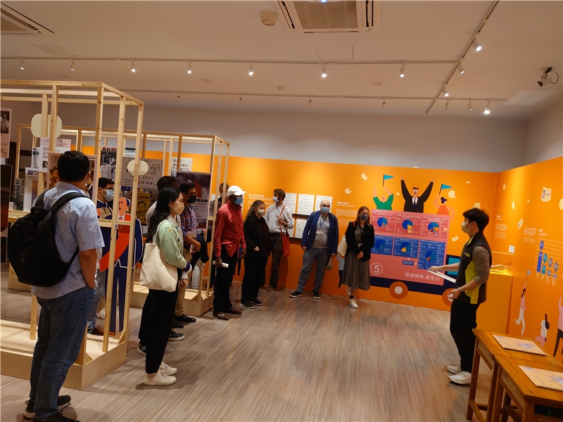 學人參觀「臺灣歷史上的選舉」展覽