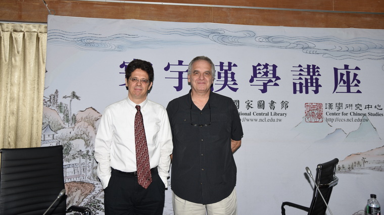梅豪方（Frank Muyard）主任、安腹詩（Francis Allard）教授會後合影