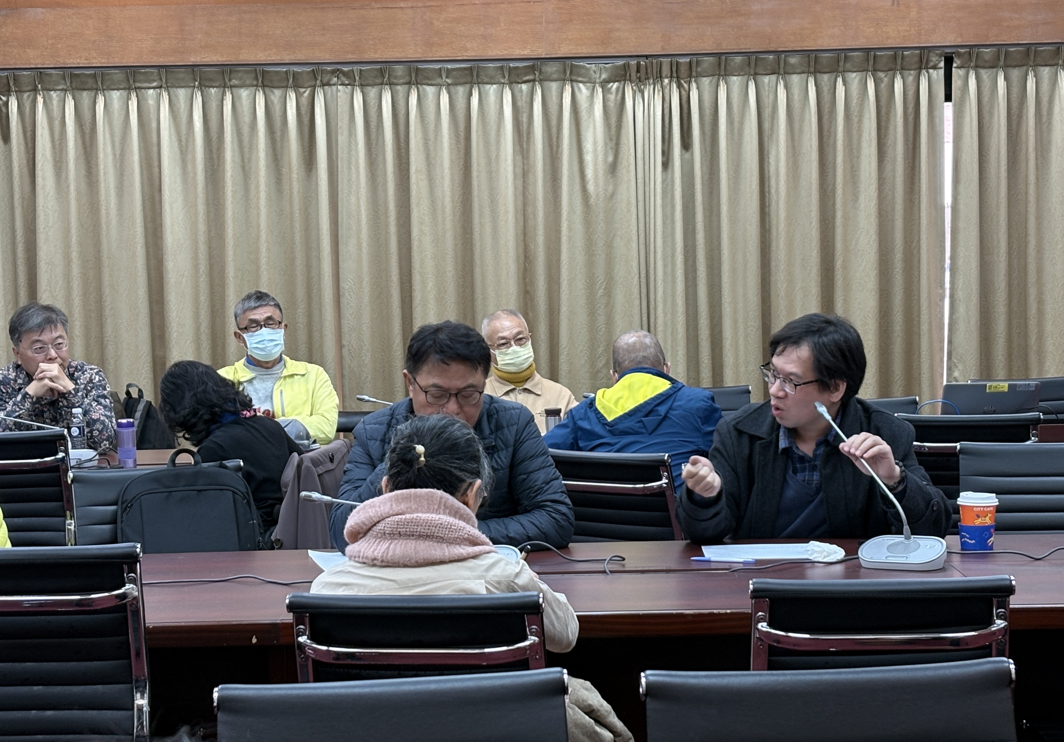 呂政倚助研究員提問