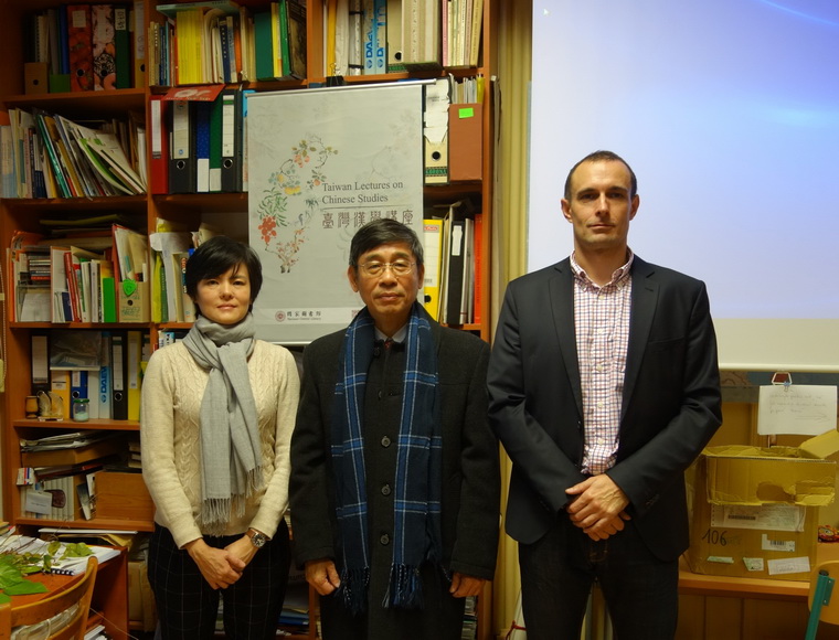 左起：嚴曉珮編輯、李明輝教授與林昂研究員
